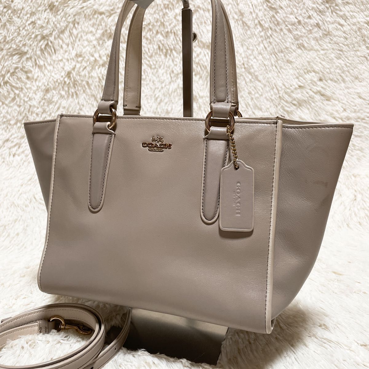 美品 COACH コーチ ショルダーバッグ 2WAY 肩掛け 斜め掛け グレー 美品 2way COACH コーチ ショルダーバッグ クロスボディバッグ
