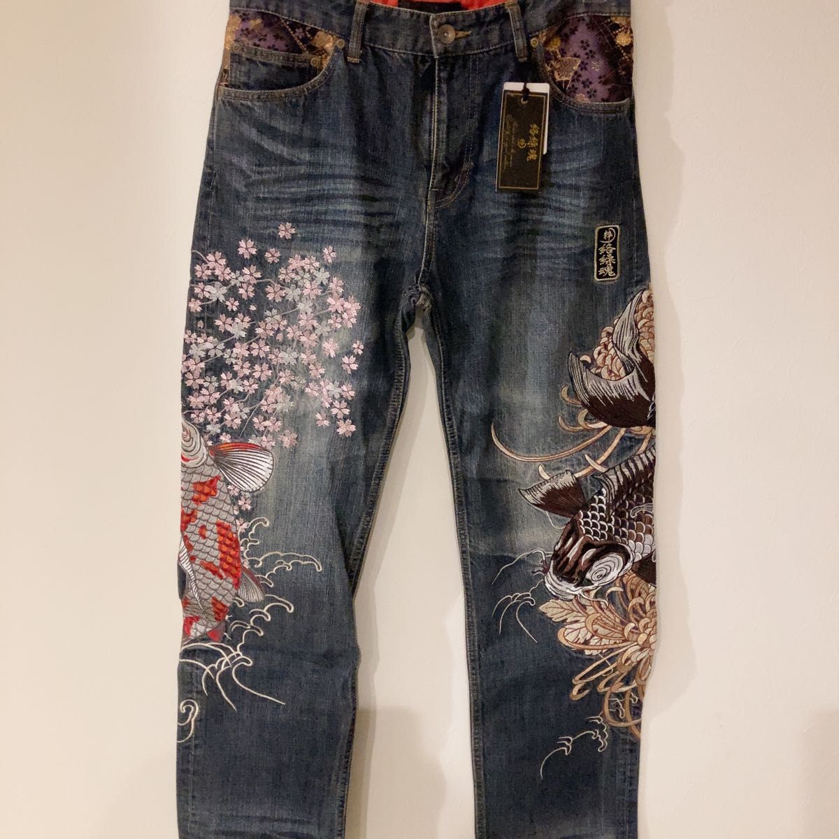 タグ付き Roen スカル スワロフスキー ペイント デニム ライダース 新品タグ付き〈絡繰魂 粋〉 夫婦鯉桜菊刺繍デニムパンツ
