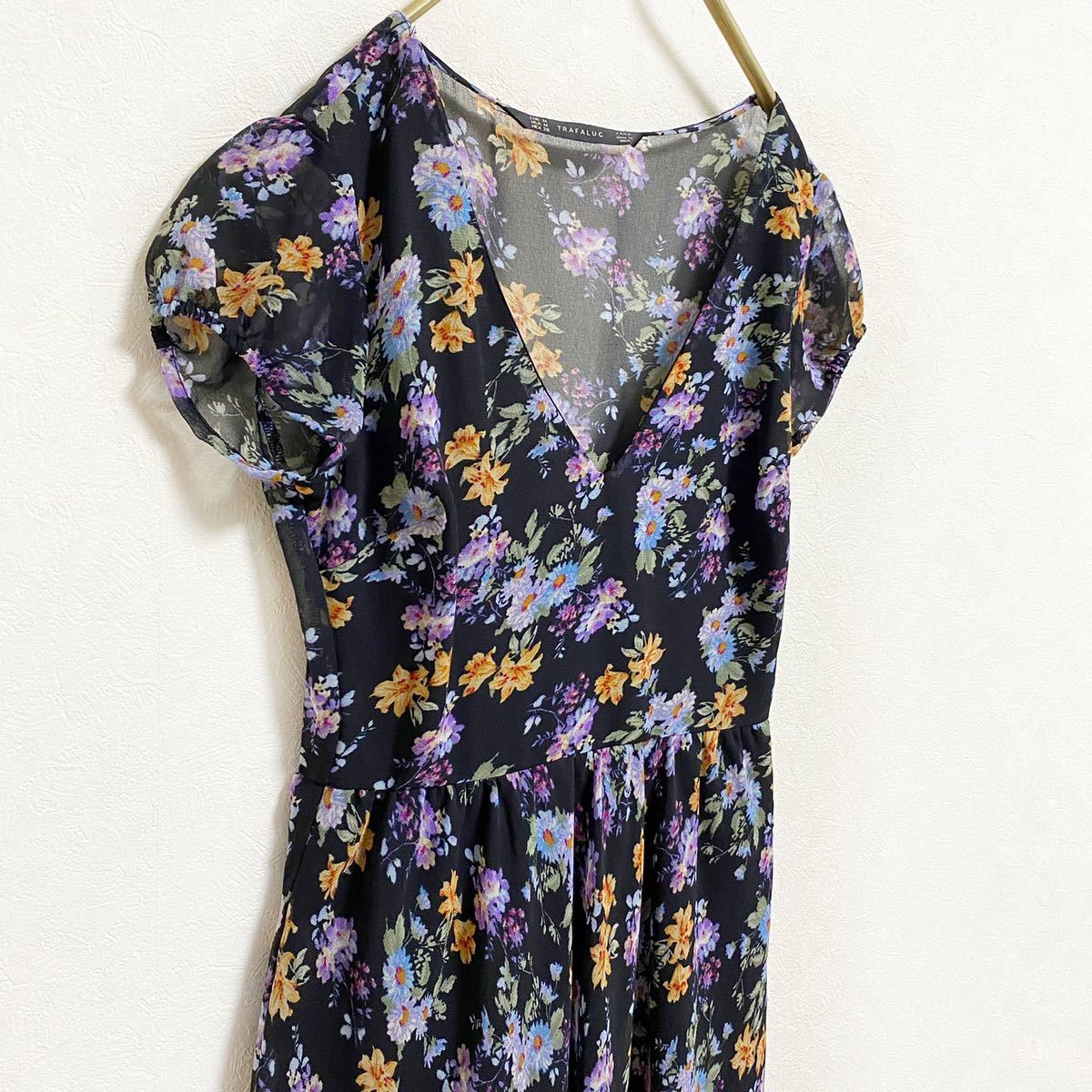廃盤 Zara 花柄 ワンピース レディース M シースルー 黒 古着 ザラ 総柄 柄 シフォン ブラック マルチカラー Vネック フラワー柄 レトロ 廃盤 Zara 花柄 ワンピース レディース M シースルー 黒 古着 ザラ 総柄 柄 シフォン ブラック マルチカラー Vネック フラワー柄 レトロ