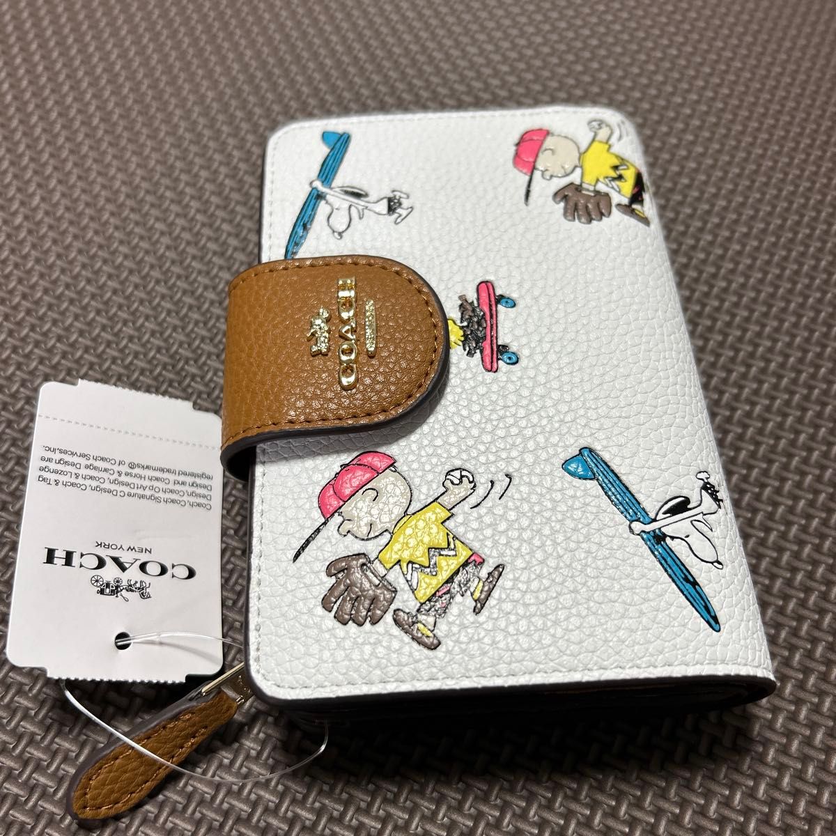 COACH スヌーピー柄 二つ折り財布 新品 新品未使用 coach コーチ 二つ折り財布 スヌーピーコラボ