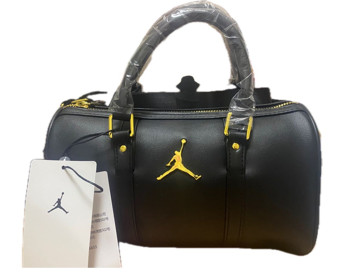 新品タグ付き✨NIKE Jordan ボストンバッグ ブラック ゴールド ロゴ JORDAN BRAND ボストンバッグ ブラック ゴールドロゴ 未使用