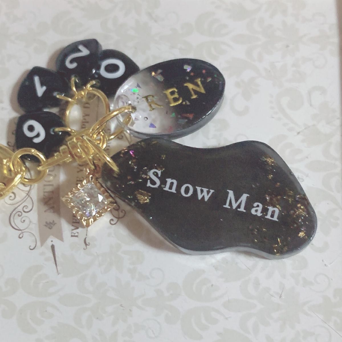 なお様 SnowMan 目黒蓮 スノードーム チャーム キーホルダー 名入れ イニシャルキーホルダー チャーム ハンドメイド SnowMan 目黒蓮