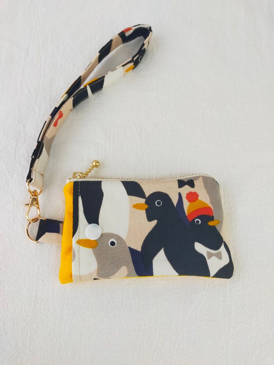 こうの早苗 メイクポーチ ニット帽ペンギンのポップなミニポーチ ハンドメイド 鳥