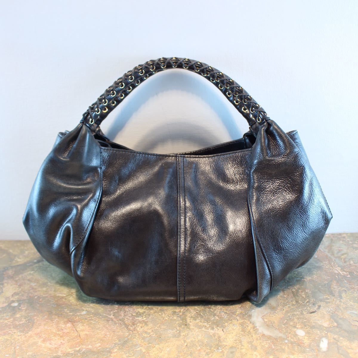 日本産】 《極美品》GIVENCHY ジバンシィ レザー ショルダーバッグ