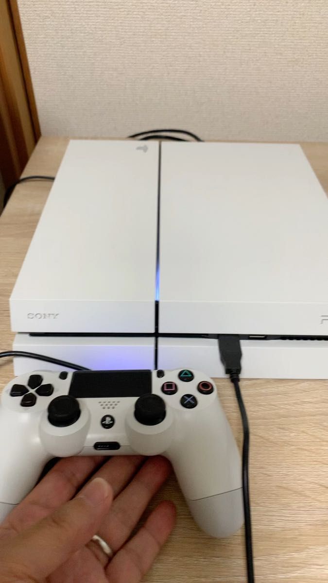 SONY PS4プレイステーション4(CUH-1200A) グレイシャーホワイト(超美品)とソフト(CONTROL)付き