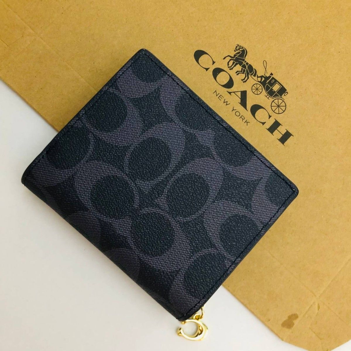 COACH ブラック 二つ折り馬車財布 新品 未使用 COACH 二つ折り財布 ブラック 未使用に近い|Yahoo!フリマ(旧