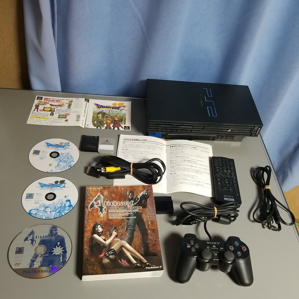 PS2一式とバイオ4と攻略本とドラクエ7各クリアー保存メモカとリモコン付送料込