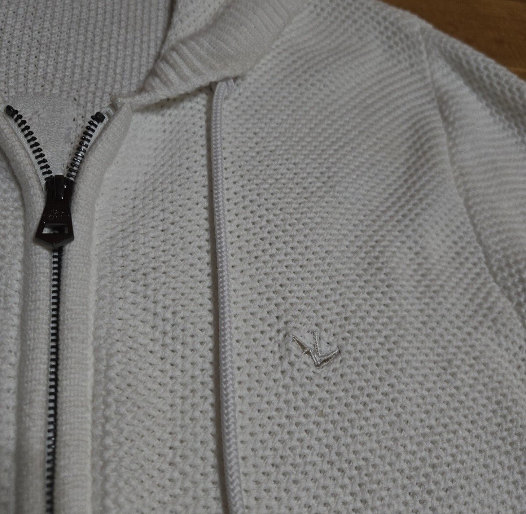 極上の着心地★1PIU1UGUALE3/ウノピゥウノウグァーレトレ 高級『左腕ライン、バックロゴ 鹿の子コットンニット』白 フードパーカー48(L位)_画像4