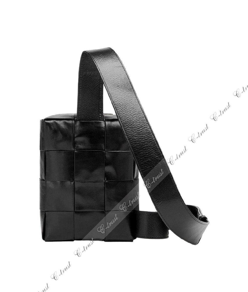 K534.. BOTTEGA VENETA ボッテガ ヴェネタ カセット スリングバッグ ベルトバッグ クロスボディ イントレ イタリア制 ★ 8803 ブラック