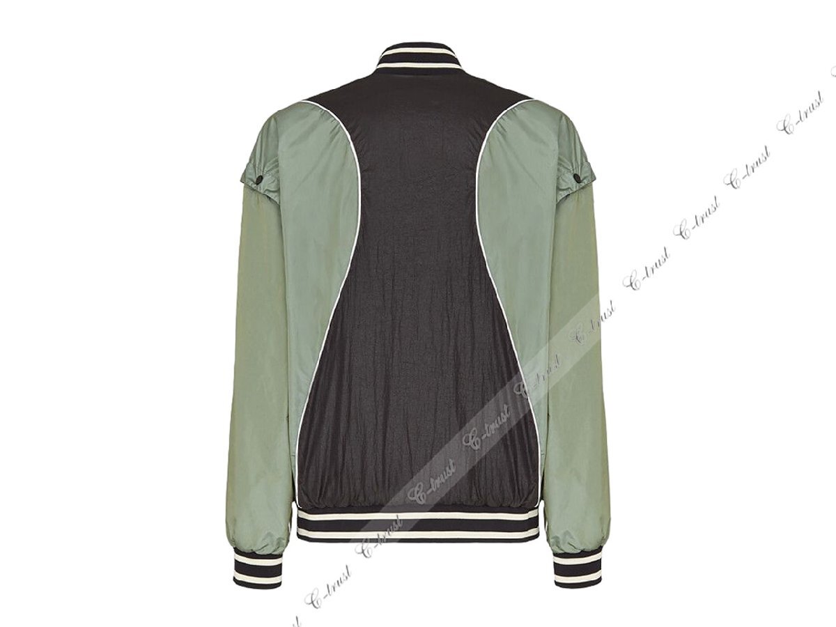 J786(48).. FENDI フェンディ スタジャン ブルゾン FF ロゴ イタリア製 FAA815 A53Q F1DS9 ★ BLACK × SAGE GREEN_画像2