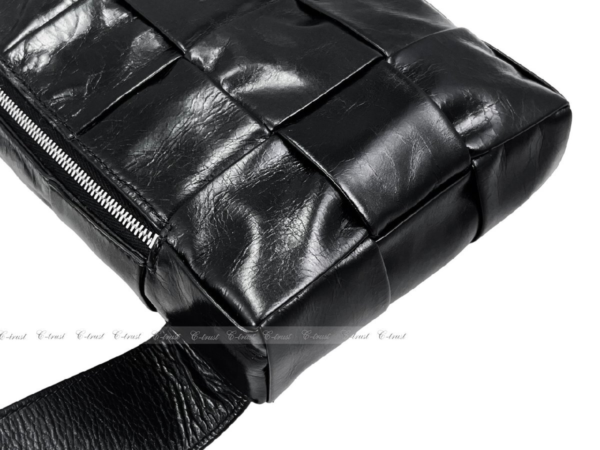 K534.. BOTTEGA VENETA ボッテガ ヴェネタ カセット スリングバッグ ベルトバッグ クロスボディ イントレ イタリア制 ★ 8803 ブラック