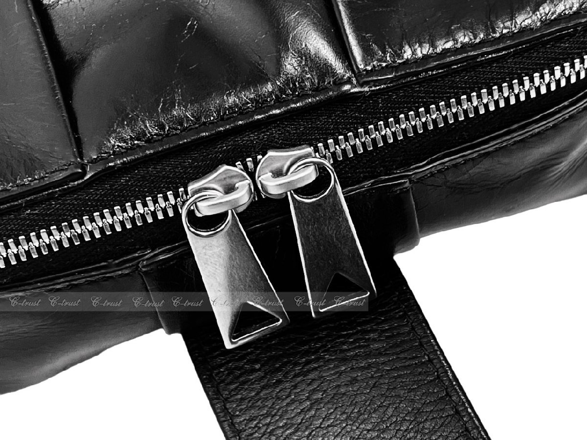 K534.. BOTTEGA VENETA ボッテガ ヴェネタ カセット スリングバッグ ベルトバッグ クロスボディ イントレ イタリア制 ★ 8803 ブラック