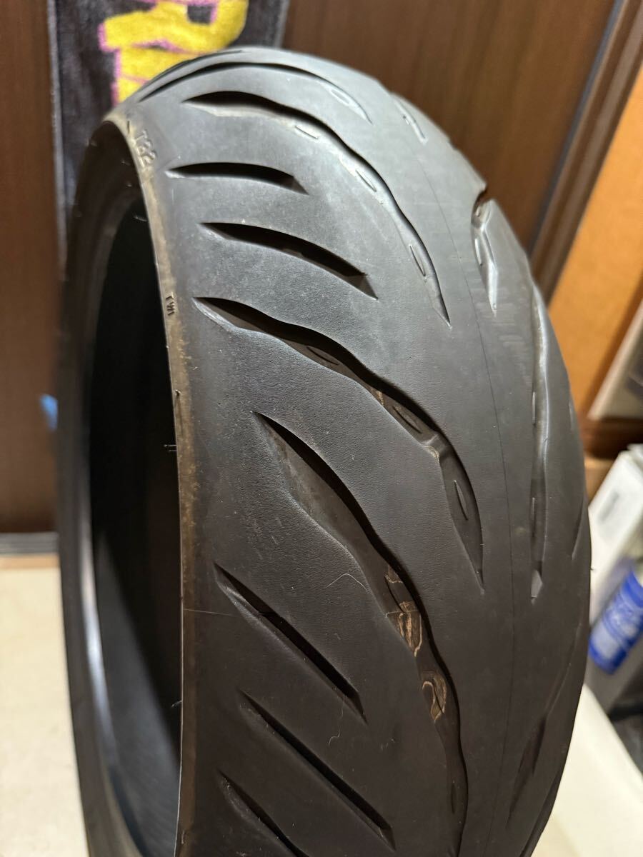 中古MCタイヤ 2023年製造 BRIDGESTONE BATTLAX T32 190/50ZR17 ブリヂストン バトラックス スポーツツーリング 190 50 17 4223 A3940_画像6