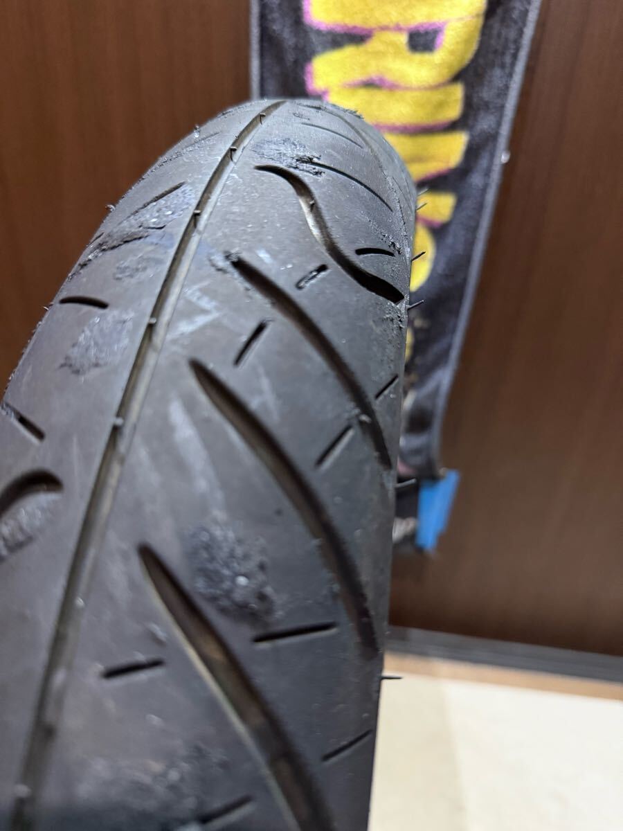 中古MCタイヤ バリ山 2023年製造 IRC ROADWINNER RX-01 100/80-17 ロードウィナー 100 80 17 2423 A3967_画像3