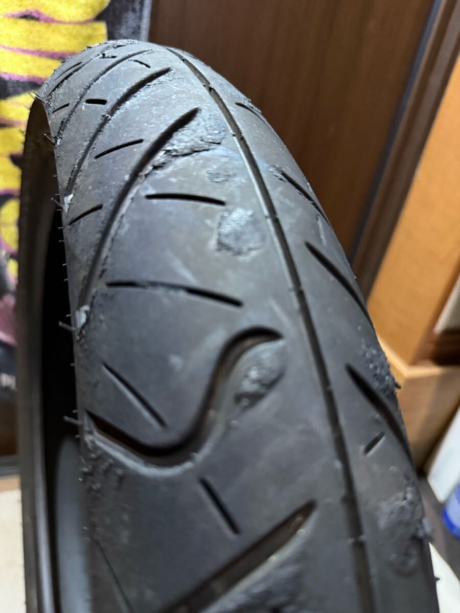 中古MCタイヤ バリ山 2023年製造 IRC ROADWINNER RX-01 100/80-17 ロードウィナー 100 80 17 2423 A3967_画像4