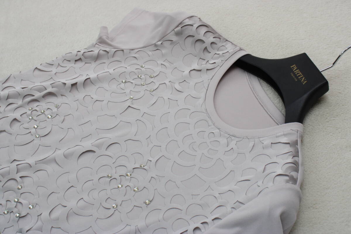 3-577 新品タグ付き ラインストーン付きカットワークＴシャツ 定価￥16,000＋稅