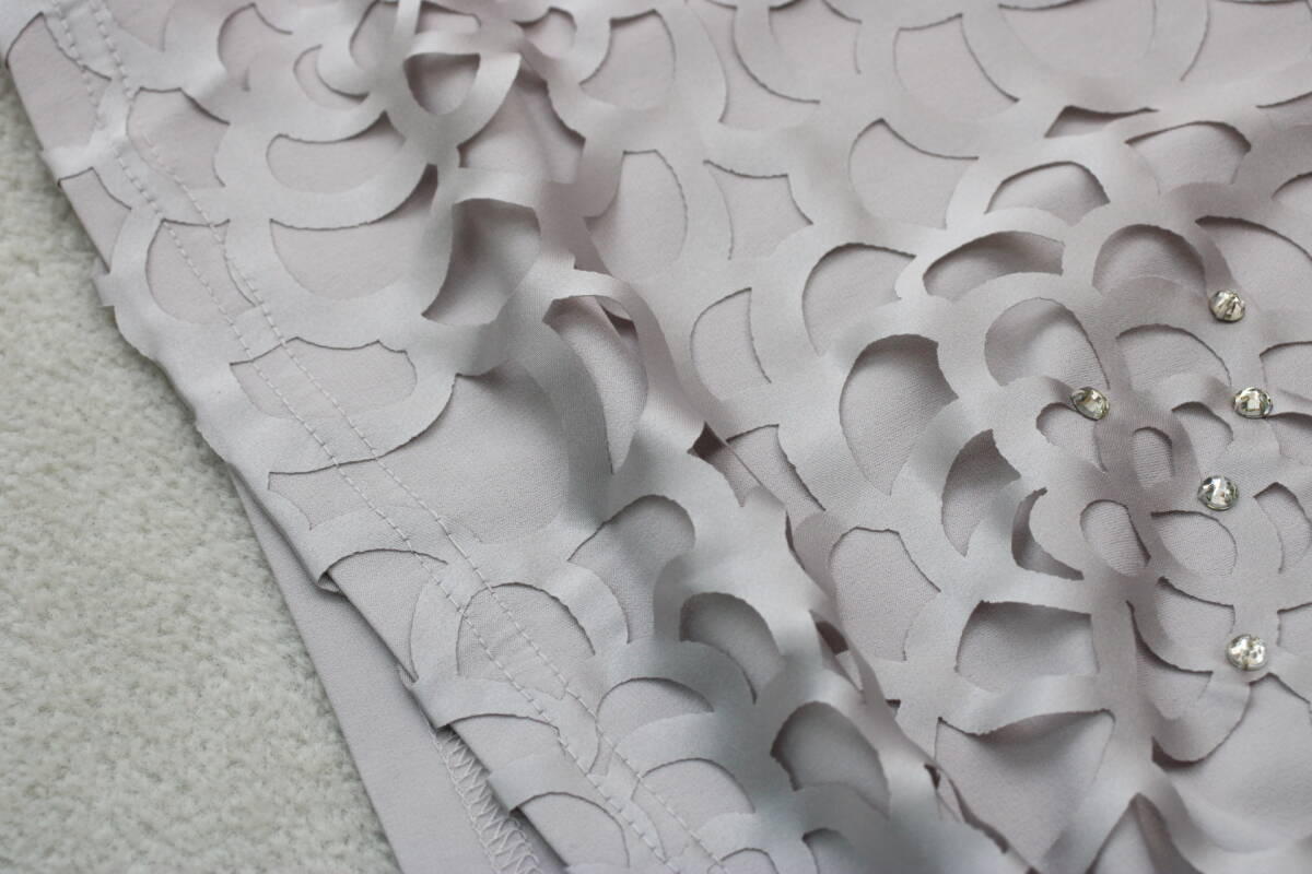 3-577 新品タグ付き ラインストーン付きカットワークＴシャツ 定価￥16,000＋稅