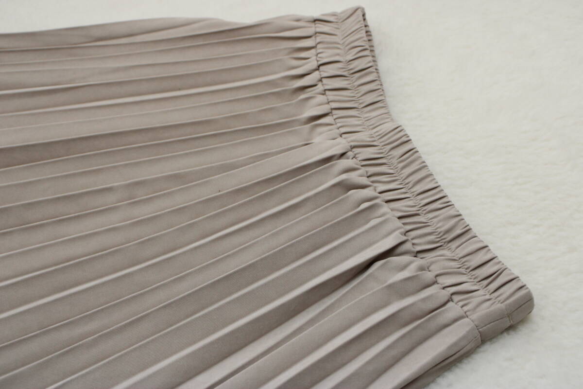 4526 新品 ウエストゴムプリーツスカート ベージュＦサイズ