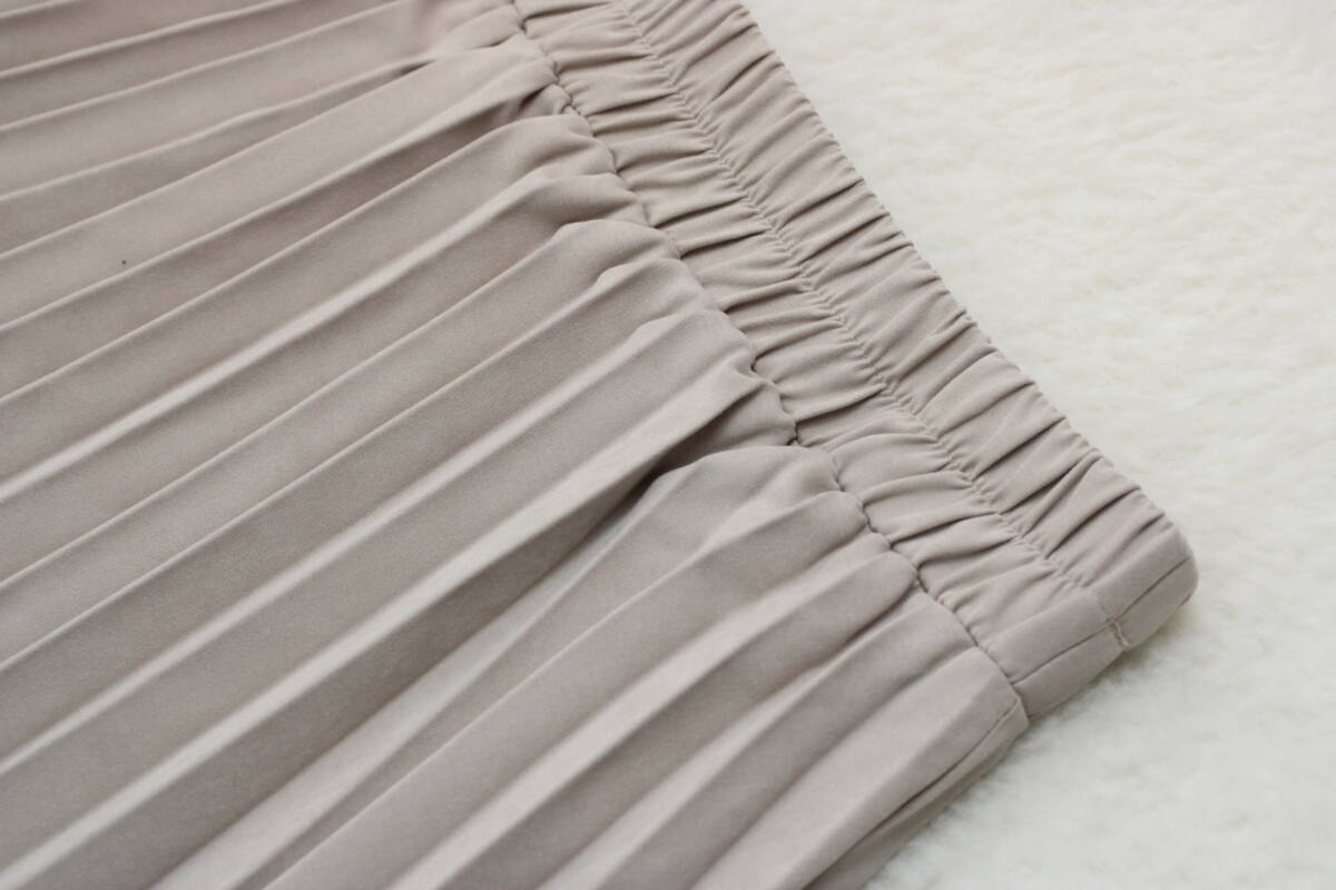 4526 新品 ウエストゴムプリーツスカート ベージュＦサイズ