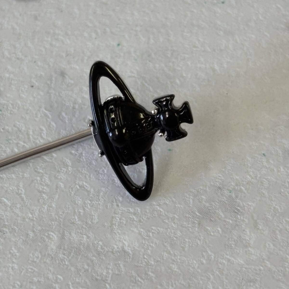 【TF0909？】Vivienne Westwood ラペルピン ピンブローチ　黒 メンズ ネクタイ アクセサリー 箱付き