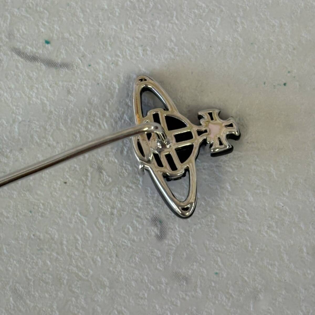 【TF0909？】Vivienne Westwood ラペルピン ピンブローチ　黒 メンズ ネクタイ アクセサリー 箱付き