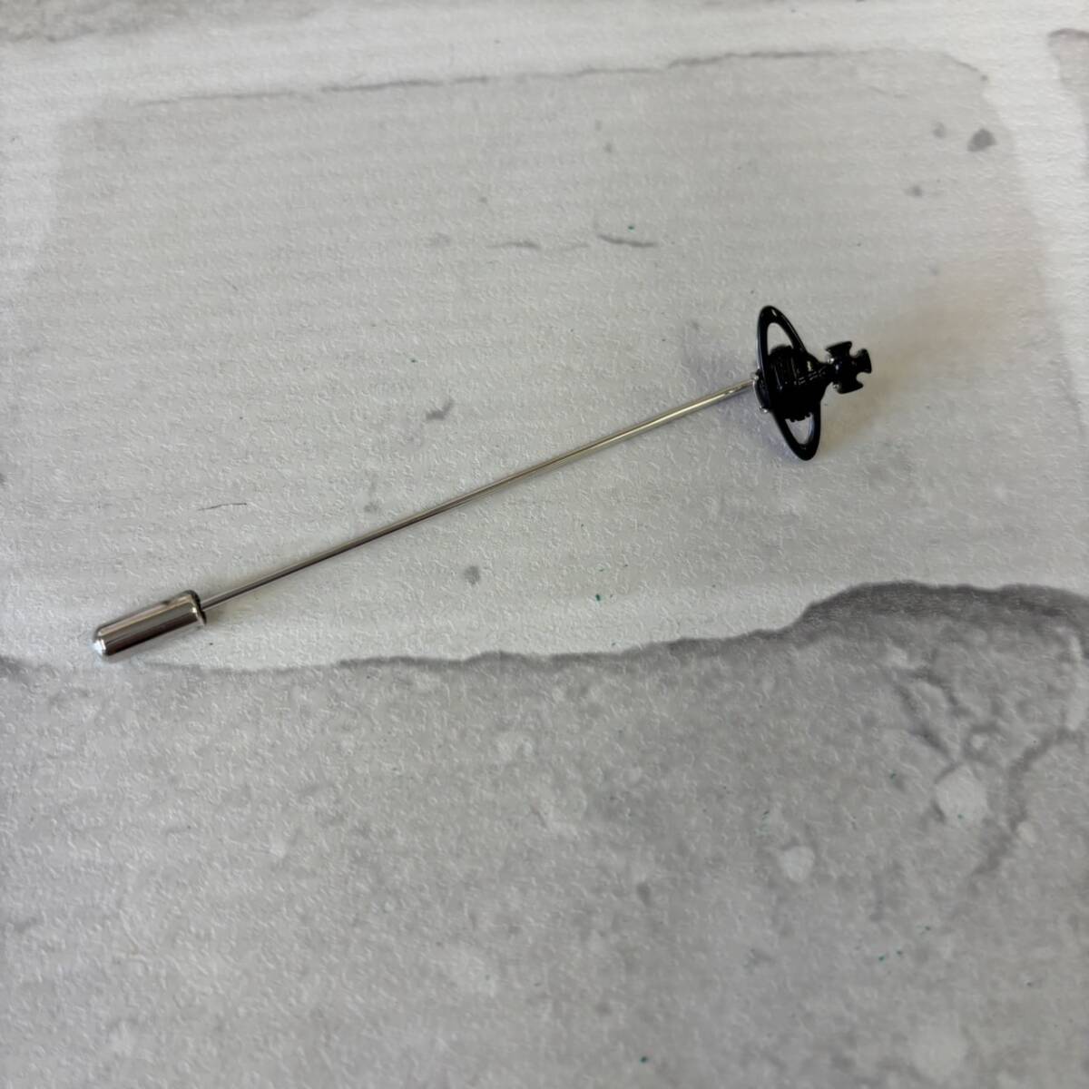 【TF0909？】Vivienne Westwood ラペルピン ピンブローチ　黒 メンズ ネクタイ アクセサリー 箱付き