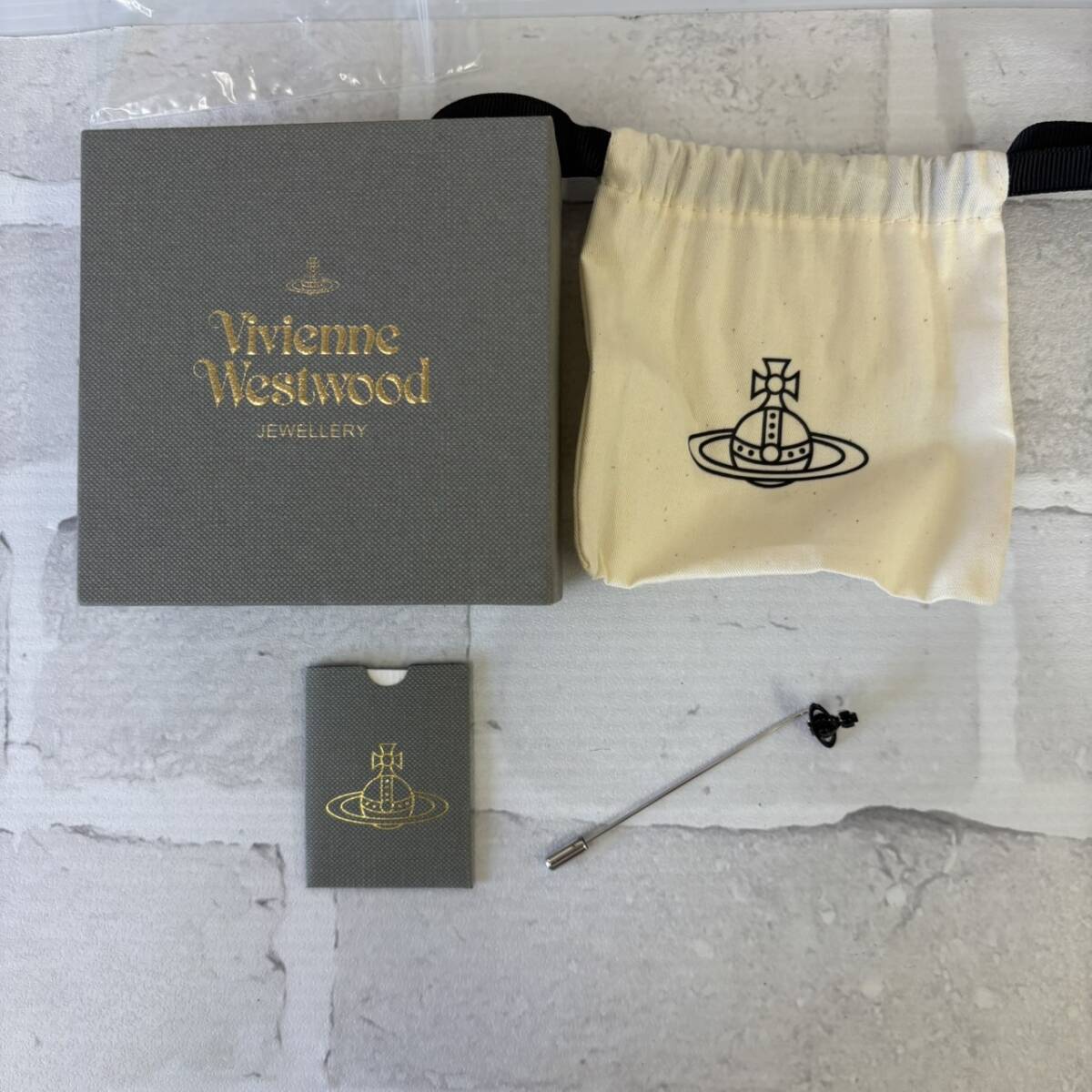 【TF0909？】Vivienne Westwood ラペルピン ピンブローチ　黒 メンズ ネクタイ アクセサリー 箱付き