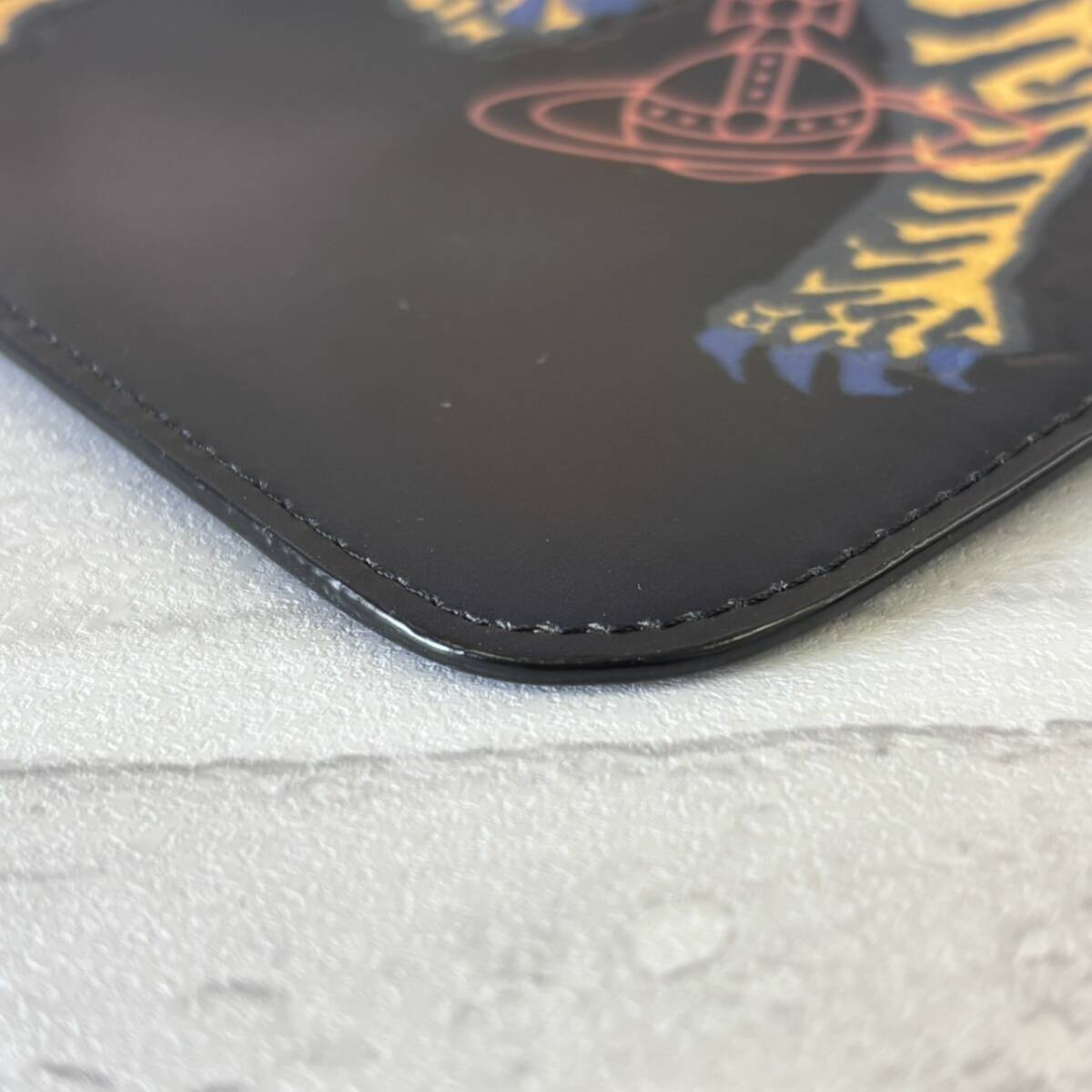 【TF0909？】Vivienne Westwood スマホケース スマホポーチ 虎？ 黒 巾著付き
