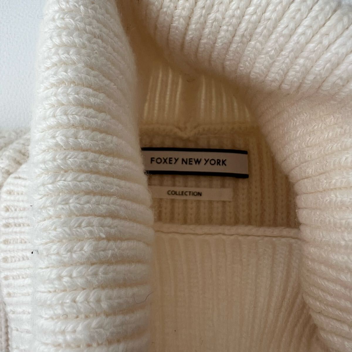 良品 FOXEY NEW YORK フォクシーニューヨーク ノースリーブニット セーター ニットベスト タートルネック オフホワイト トップス 38_画像6