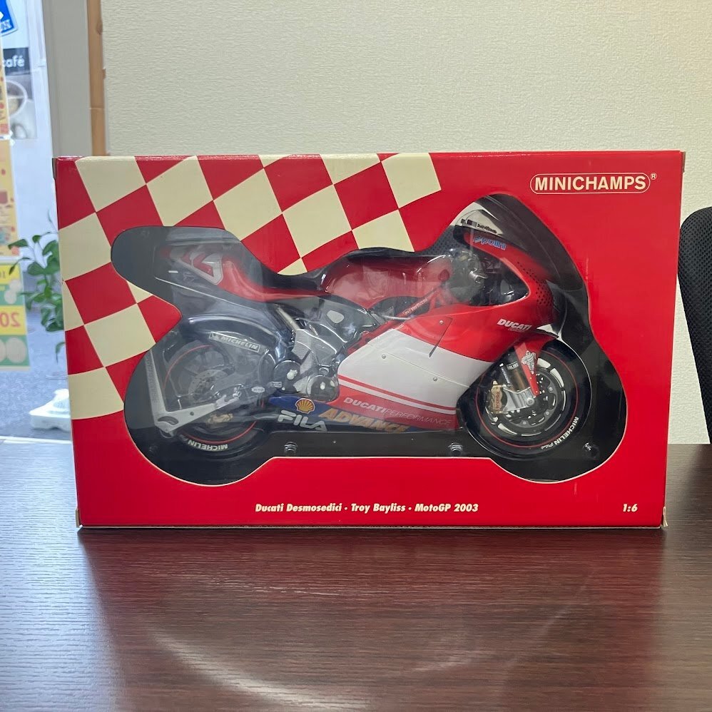 ★☆MINICHAMPS 1/6 Ducati Desmosedici Troy Bayliss MotoGP 2003 ミニカー 現(xiàn)狀品 中古☆★