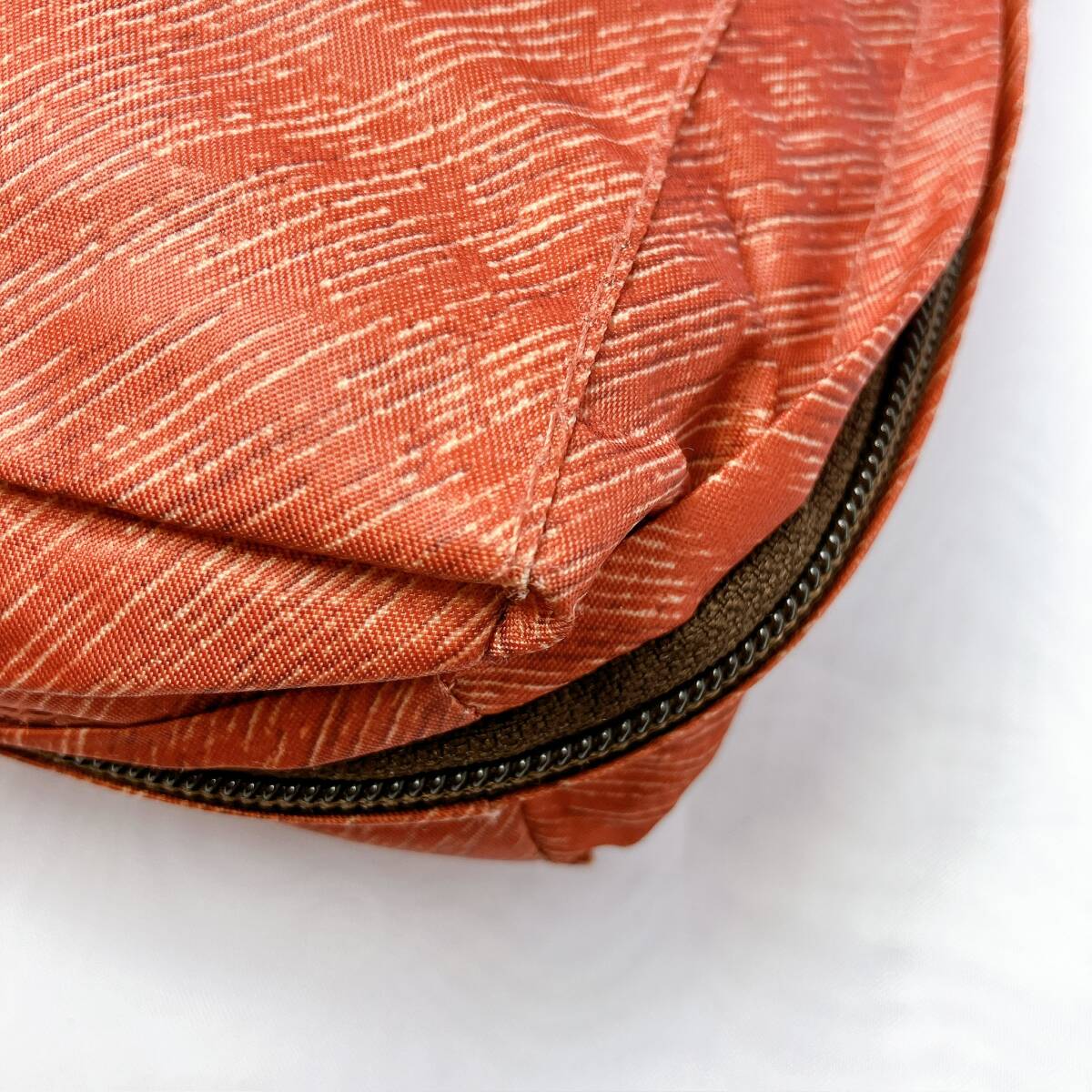 1428◯ Marie Claire bis マリクレールビス ショルダーバッグ レディース サコッシュ 赤 レッド ボルドー ナイロン ボタン ポケット_画像5