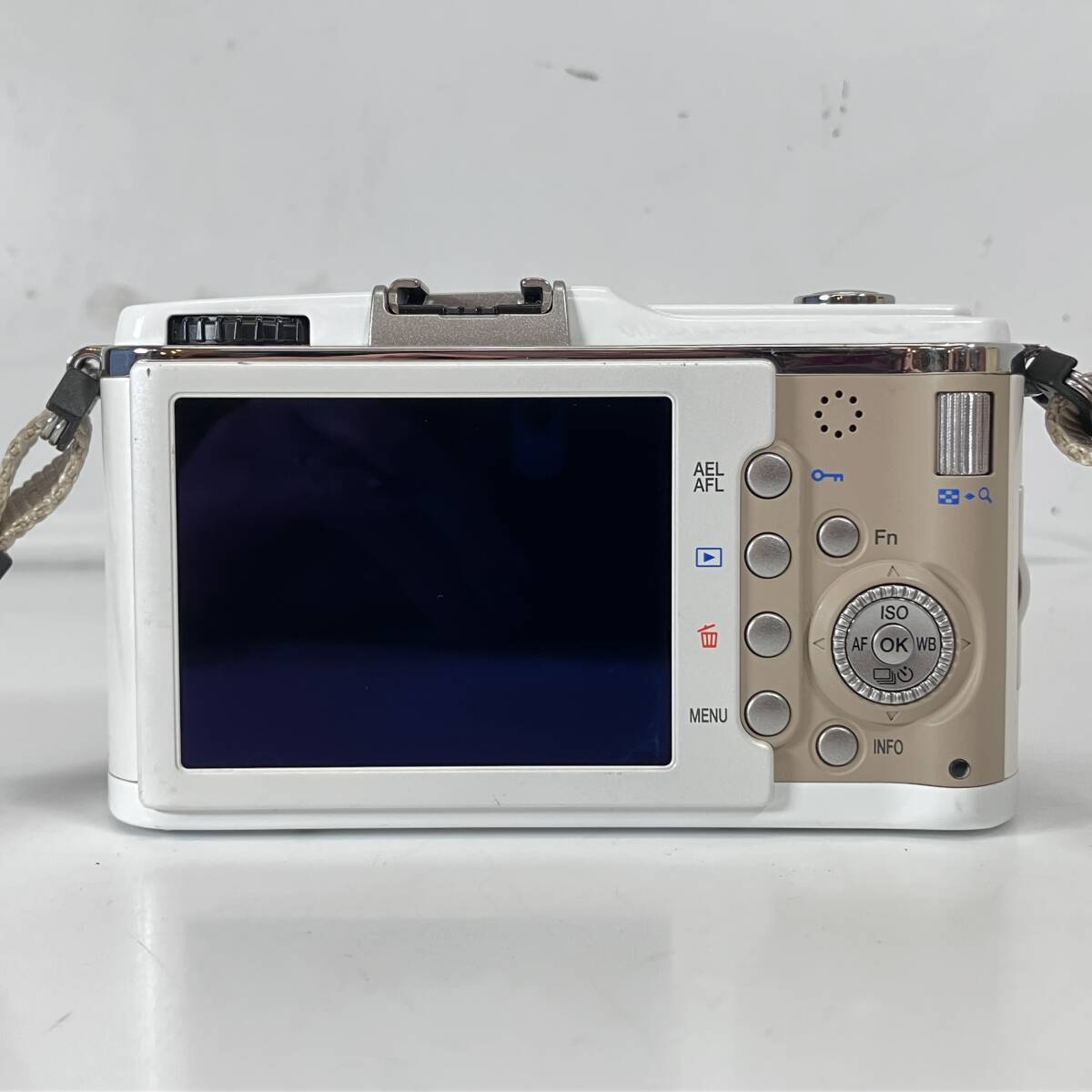 (志)OLYMPUS/オリンパス PEN ミラーレス一眼カメラ デジタル一眼 E-P1 M.ZUIKO DIGITAL 14-42mm 1:3.5-5.6 バッテリー付(I)0930A