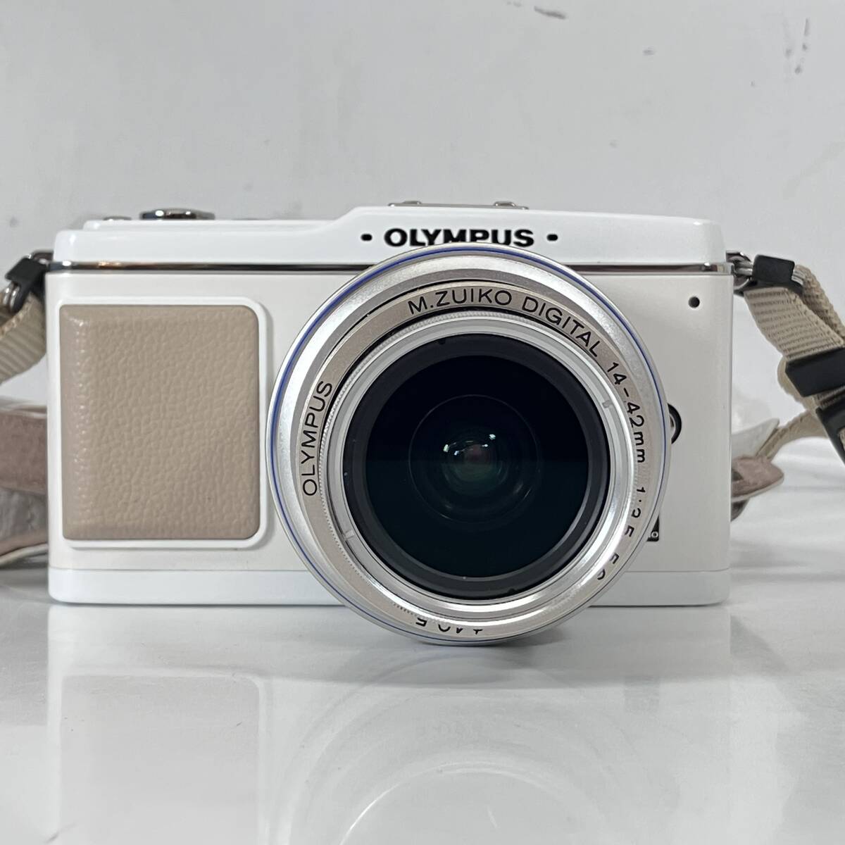 (志)OLYMPUS/オリンパス PEN ミラーレス一眼カメラ デジタル一眼 E-P1 M.ZUIKO DIGITAL 14-42mm 1:3.5-5.6 バッテリー付(I)0930A