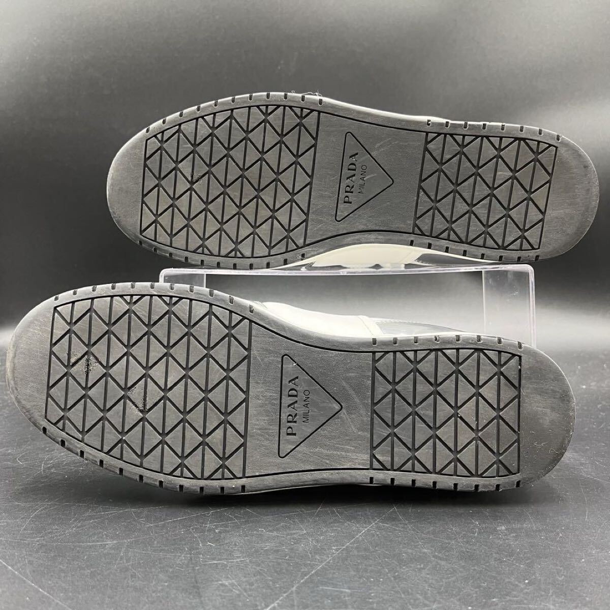 1円 【美品】 PRADA プラダ ダウンタウン トライアングルロゴ レザー ホワイト シルバー メンズ ローカット スニーカー 靴 シューズ 27cm位