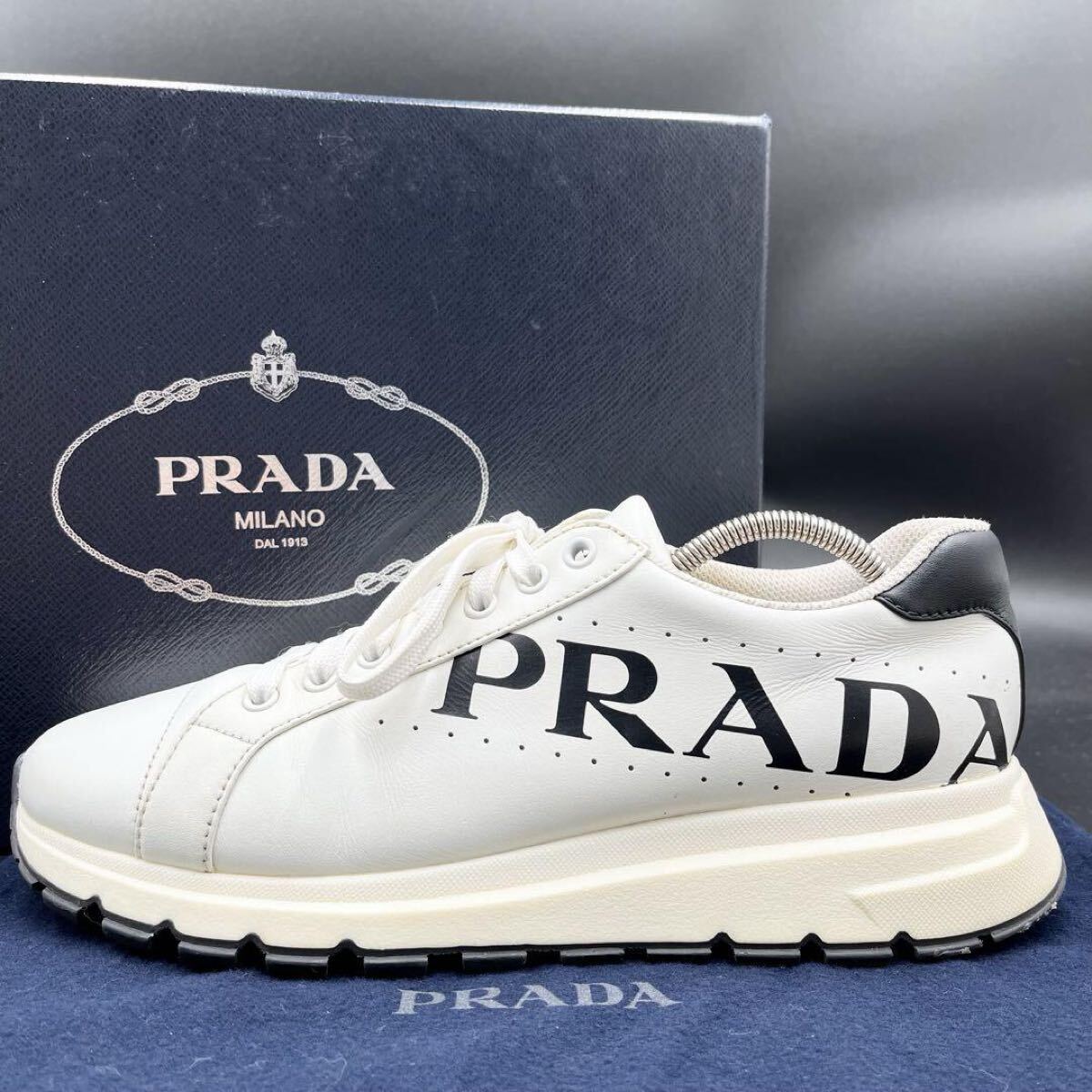 1円 【美品】 PRADA プラダ 【圧倒的存在感】 メンズ サイドロゴ レザー ローカット スニーカー シューズ 靴 ホワイト 白 25.5cm相當(dāng)