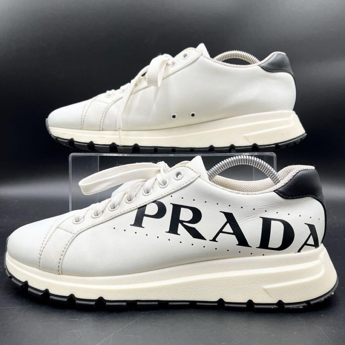 1円 【美品】 PRADA プラダ 【圧倒的存在感】 メンズ サイドロゴ レザー ローカット スニーカー シューズ 靴 ホワイト 白 25.5cm相當(dāng)