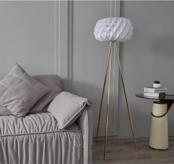 フロアライト　スタンドライト　三腳　足踏みスイッチ有り　INS　雰囲気　寢室　北歐風　照明器具