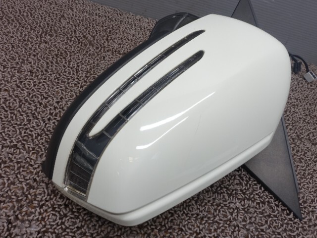 9141　メルセデスベンツ Ｃクラス C200 W204　204248　サイドミラー左　ドアミラー左　650