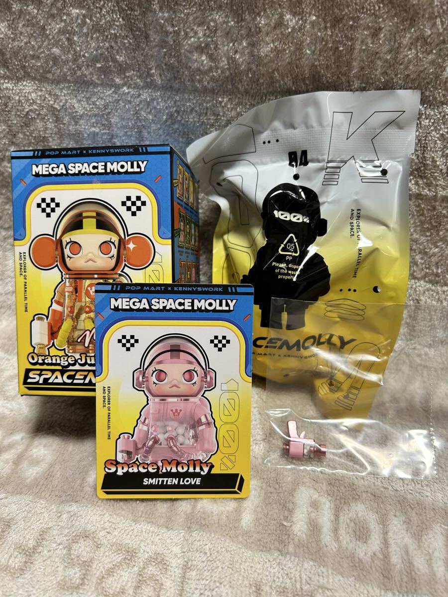 POP MART ポップマート　MEGA SPACE MOLLY 100% シリーズ4 SMITTEN LOVE 未開封_画像2
