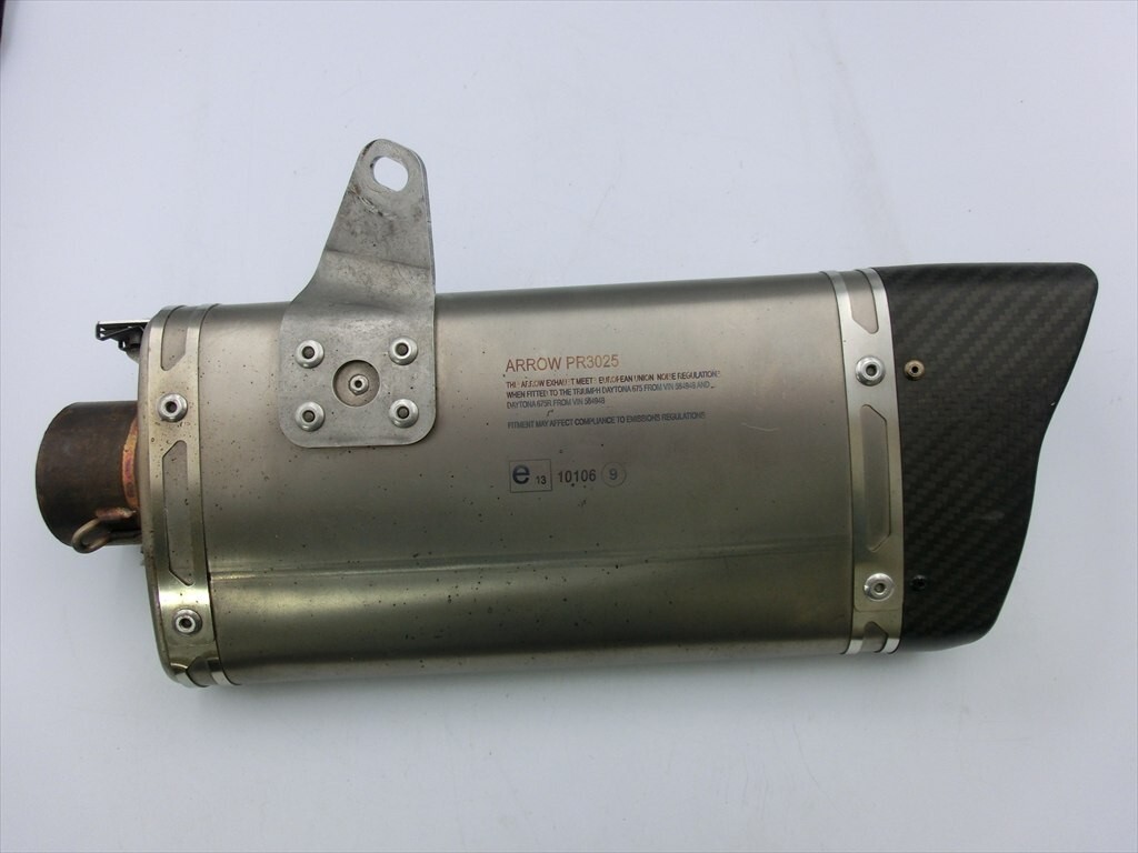 T【4r-42】【80サイズ】▲★トライアンフ デイトナ675r スリップオンマフラー/バイクパーツ/ジャンク扱い/※傷・汚れ有_画像2