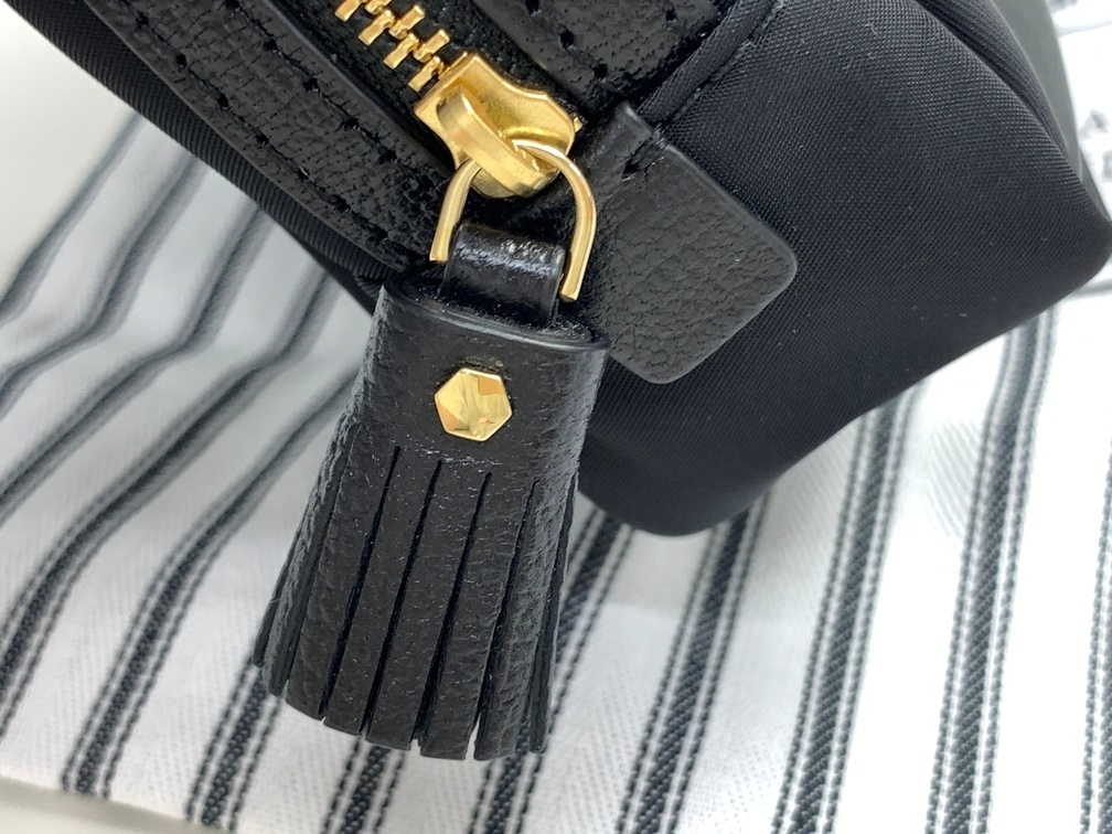 アニヤハインドマーチ ANYA HINDMARCH ポーチ ブラック(BLACK) 【中古】 メイクポーチ 保存袋付き 小物入れ GIN54437_画像9