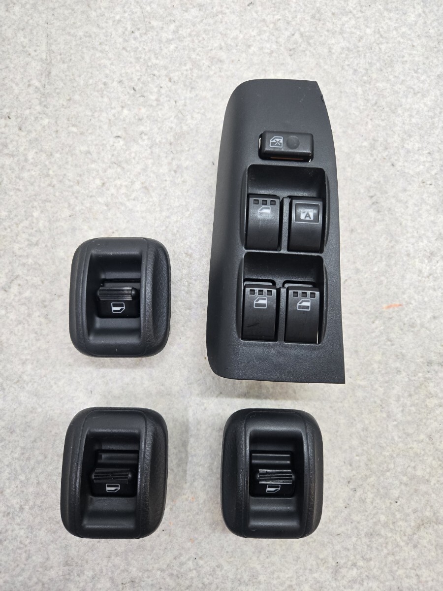 L350系 ダイハツ タントカスタム イルミネーション付パワーウインドウスイッチ1台分 ♪♪カプラー数4P/12♪♪84820-B2120♪♪_画像1