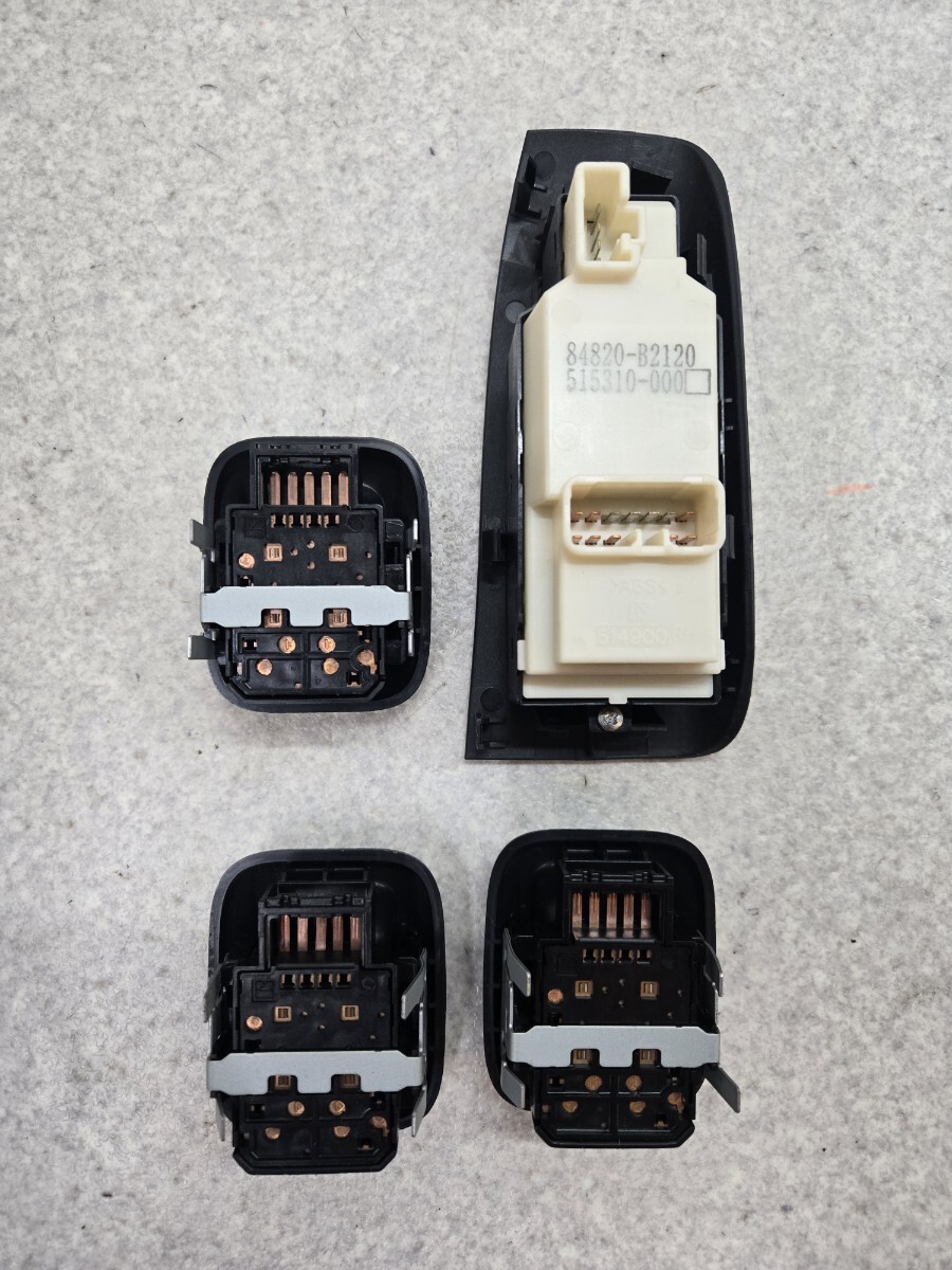 L350系 ダイハツ タントカスタム イルミネーション付パワーウインドウスイッチ1台分 ♪♪カプラー数4P/12♪♪84820-B2120♪♪_画像4