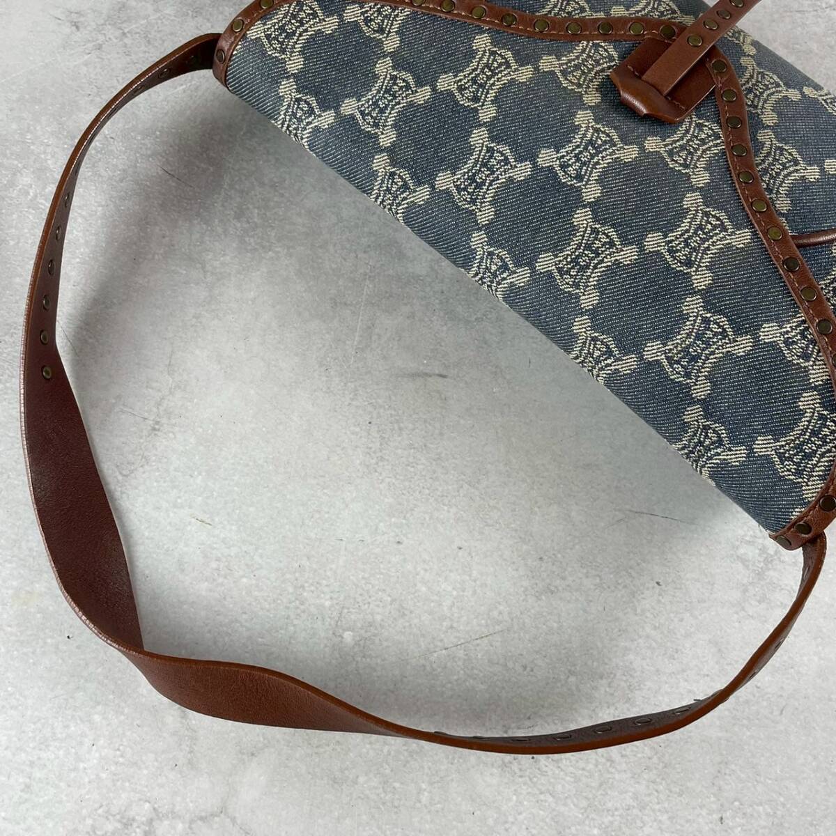 【入手困難/美品】CELINE セリーヌ パリマカダム デニム アクセサリーポーチ ワンショルダーバッグ スタッズ 肩掛け ホーボー レザー 革 鞄