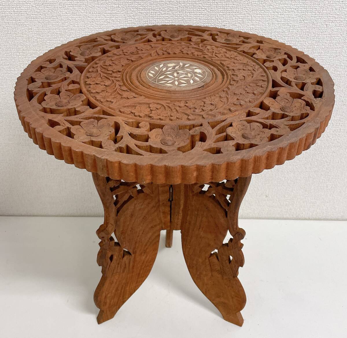 【インド製 サイドテーブル アンティーク】木彫り/木製/花台/飾り台/折りたたみ/インテリア/A79-049_画像1