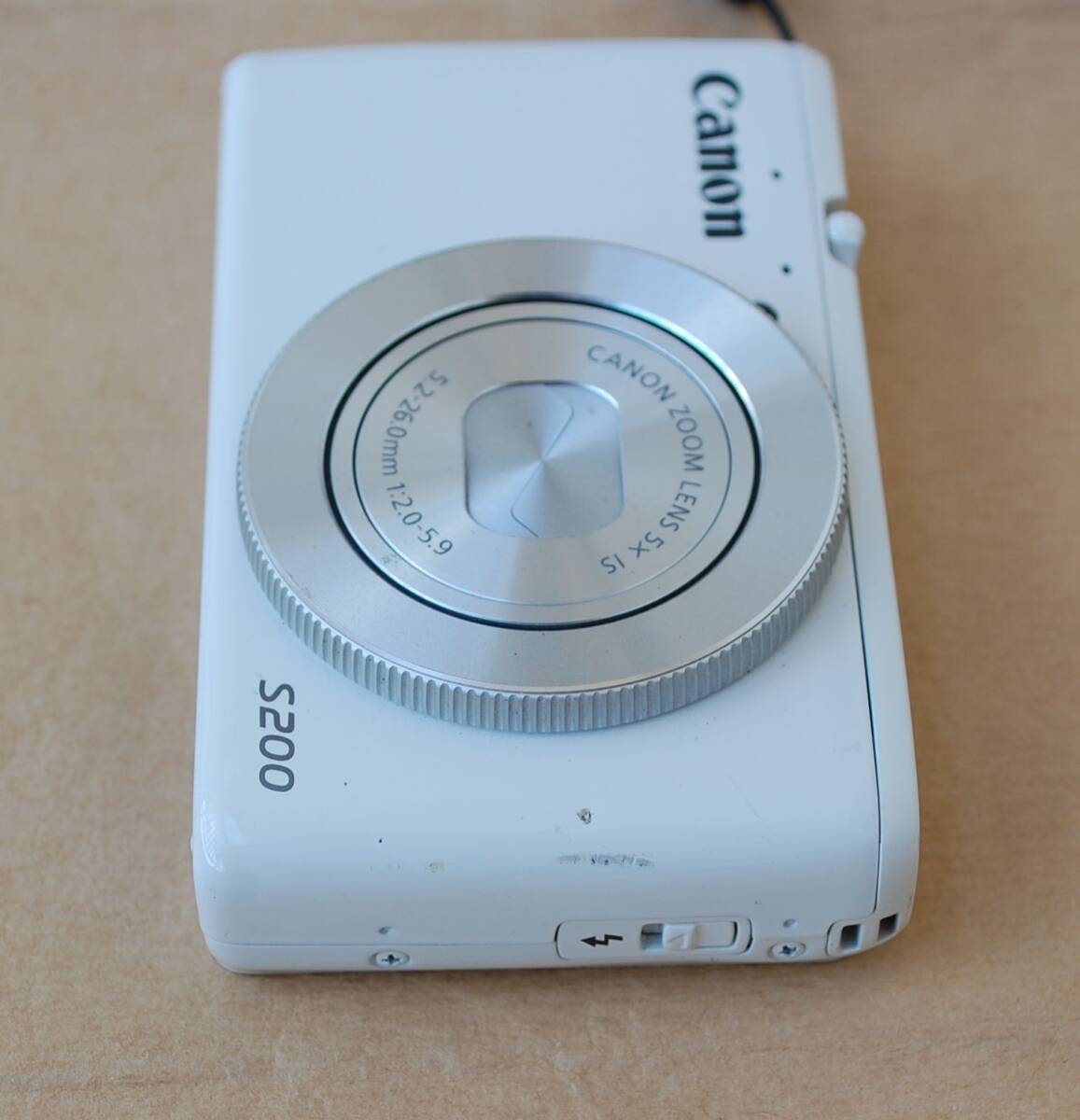 【即決】狀態(tài)良好 Canon PowerShot S200 コンパクト高畫質(zhì)デジカメ PC2033 1/1.7型CCD搭載 ホワイト 充電器＋バッテリー付 送料230円~