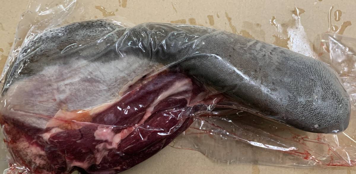 和牛一頭買い！！安心?安全?信頼 北海道産黒毛和牛霜降り 和牛タン 牛たん 約1.0キロ? バーベキューBBQ 用途多彩 丸ごと1本10kg迄同梱可