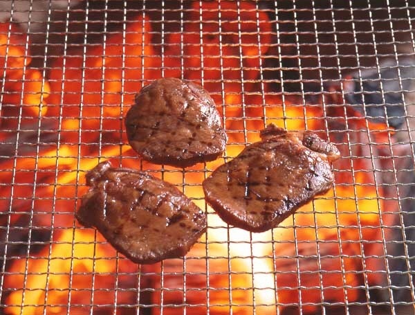 和牛一頭買い??！安心?安全?信頼 北海道産黒毛和牛霜降り 和牛タン 牛たん 約1.0キロ? バーベキューBBQ 用途多彩 丸ごと1本10kg迄同梱可