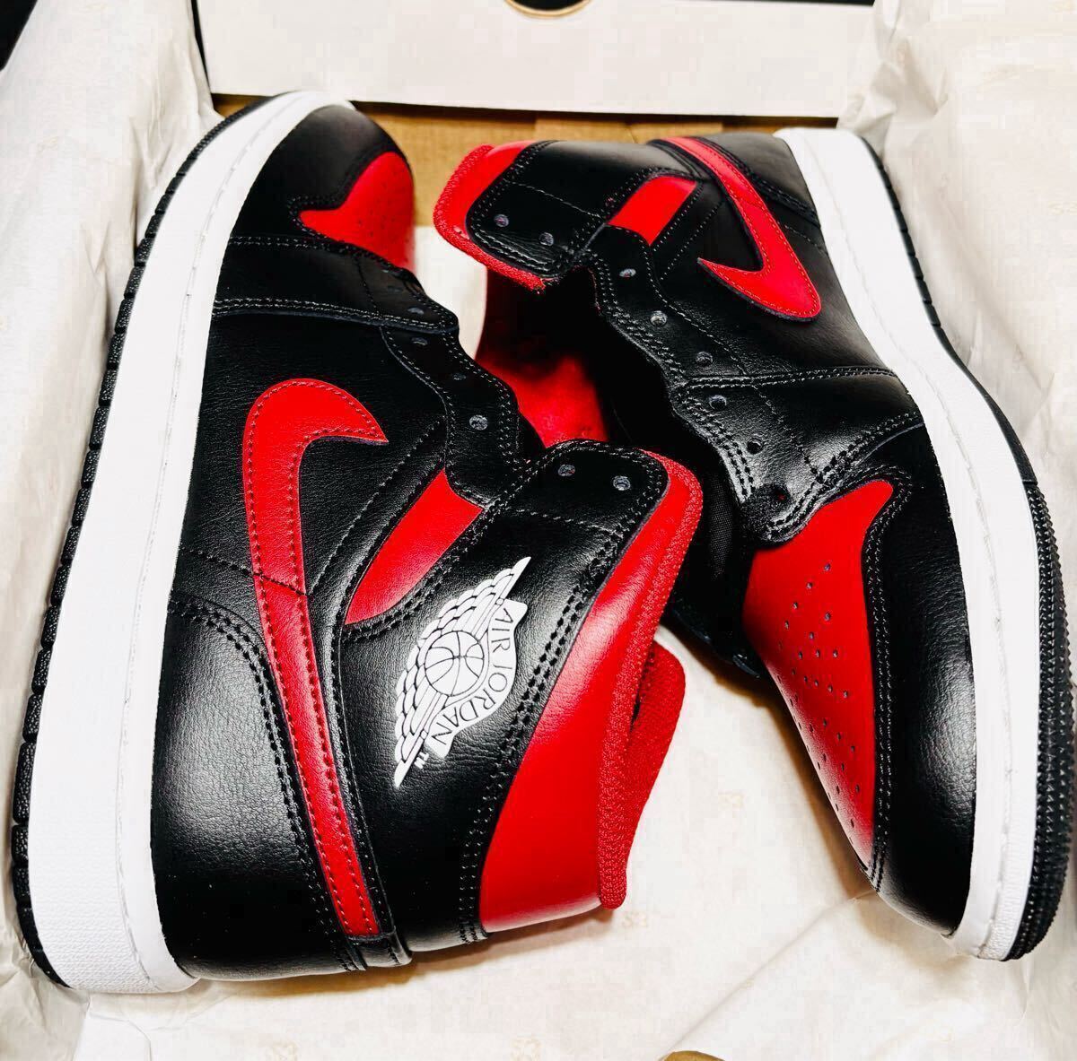 ☆送料込■新品28.5cm■ナイキ エア ジョーダン１MID ブラック/サミットホワイト/バーシティレッドAIR JORDAN 1 【定価.18700円】_画像1
