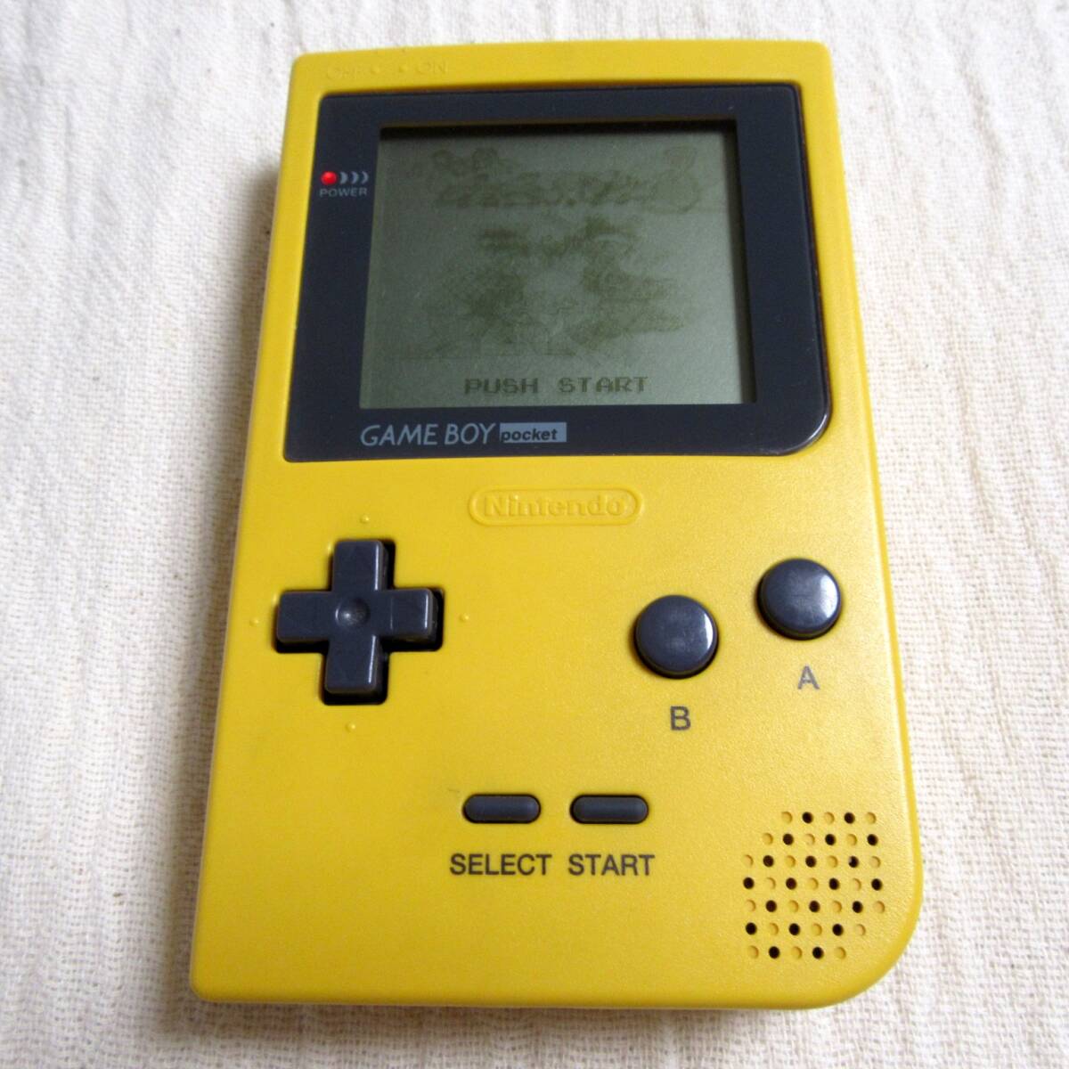 GBP本體【ゲームボーイ ポケット／MGB-001】イエロー／任天堂／レトロ／Nintendo GAME BOY pocket／攜帯ゲーム機(jī)／黃色